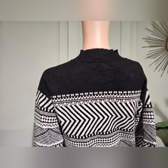 CYRUS Black & White Geometric Knit Mock Neck Sweater | Petite Small - Picture 13 of 14